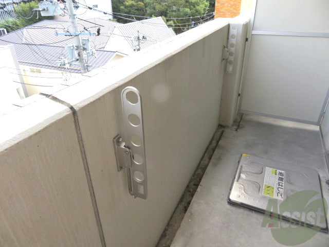 バルコニー　バルコニーは天気の良い日には洗濯物も良く乾きますね。