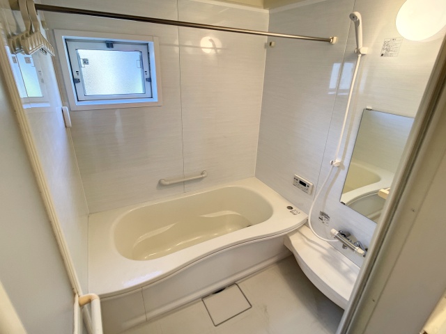 バス・シャワールーム　掲載写真は同型モデルを掲載しており実際のお部屋と仕様等が異な