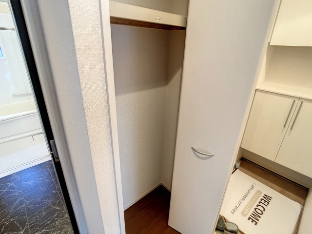 収納　掲載写真は同型モデルを掲載しており実際のお部屋と仕様等が異な