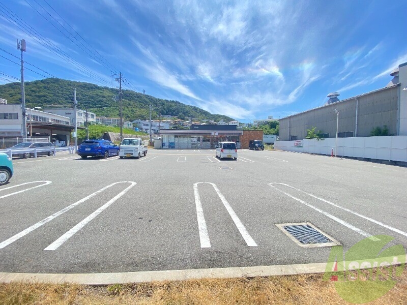 コンビニ　セブンイレブン神戸垂水塩屋北店（コンビニ）まで572m