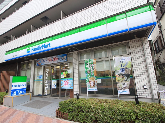 コンビニ　ファミリーマート（コンビニ）まで163m