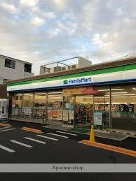 コンビニ　ファミリーマート練馬北町七丁目店（コンビニ）まで739m