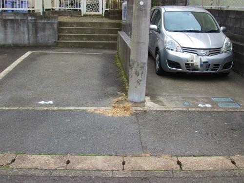駐車場　敷地内駐車場１台：無料です。