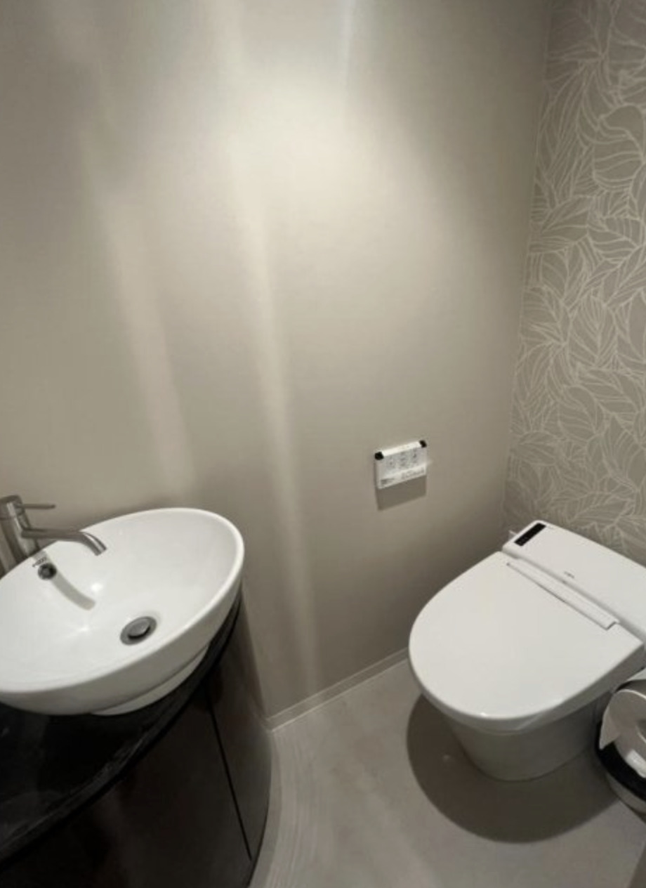 トイレ　清潔感あるトイレルーム