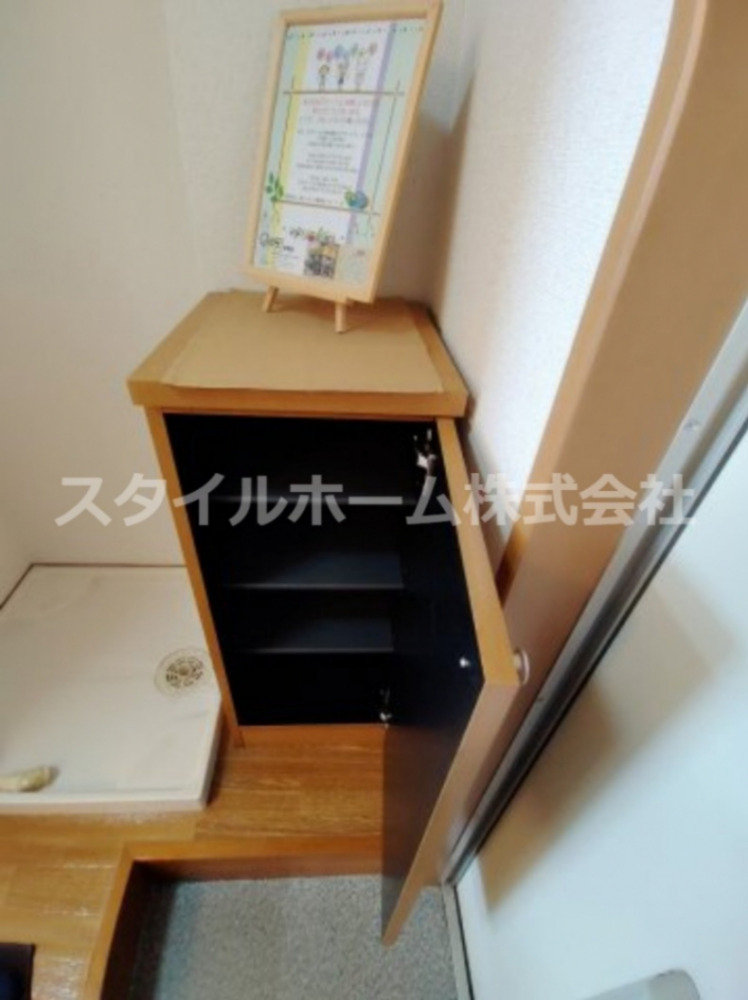 玄関　別部屋写真です。
