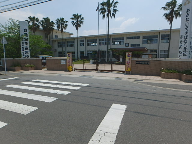小学校　加布里小学校（小学校）まで1141m