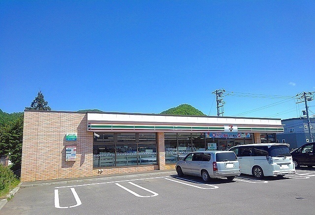 コンビニ　セブンイレブン（コンビニ）まで270m