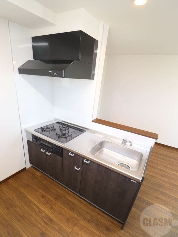 キッチン　３口コンロのシステムキッチン