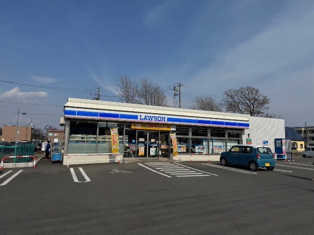 コンビニ　ローソン江別東光町店（コンビニ）まで558m