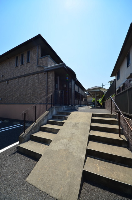 エントランス　★共用部分もしっかりお手入れされています★