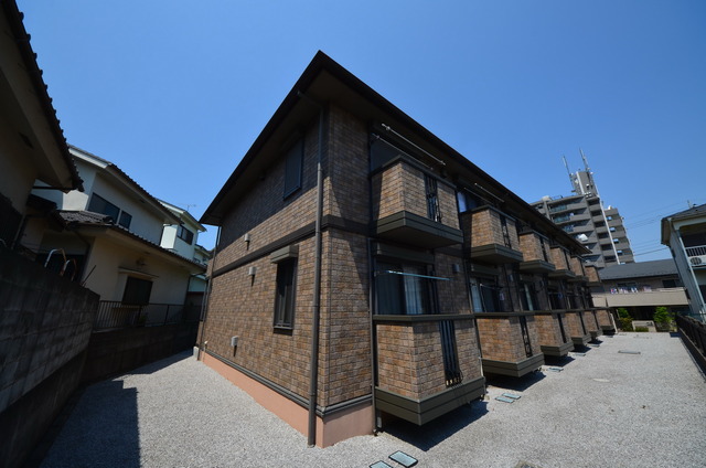 建物外観　★程よい緑に囲まれた、居心地の良い物件です★