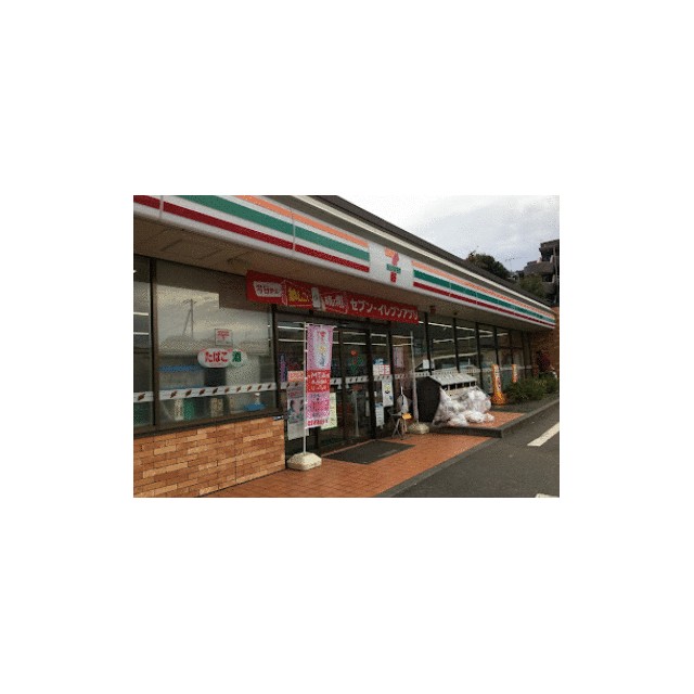 コンビニ　セブンイレブン横浜泉区役所前店（コンビニ）まで18m