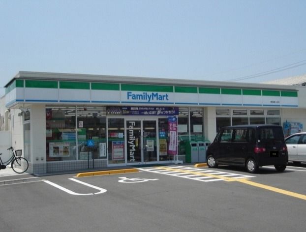 コンビニ　ファミリーマート鳥取緑ヶ丘店（コンビニ）まで437m
