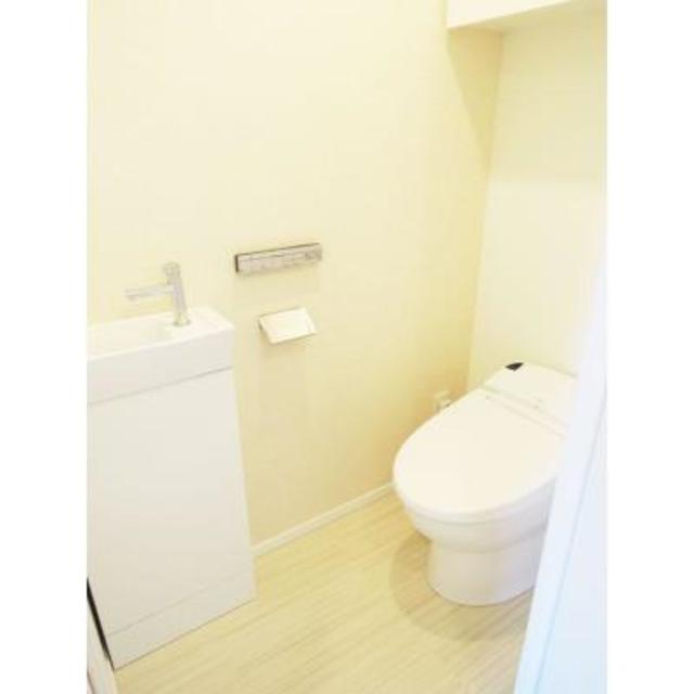 トイレ　※写真は同タイプ住戸です。