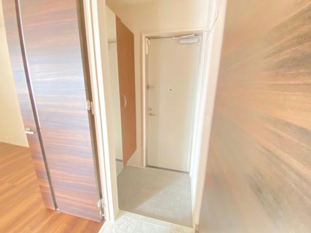玄関　同物件305号