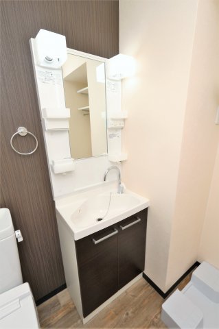 洗面設備　参考写真（同物件別部屋）