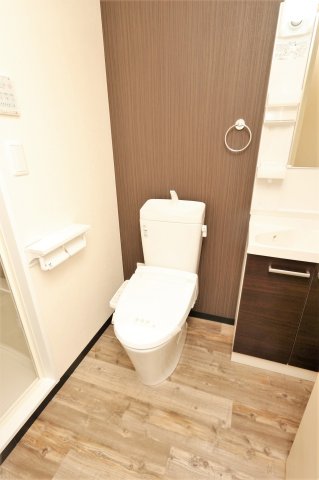 トイレ　参考写真（同物件別部屋）
