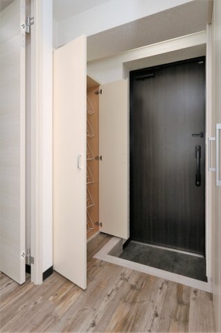 玄関　参考写真（同物件別部屋）