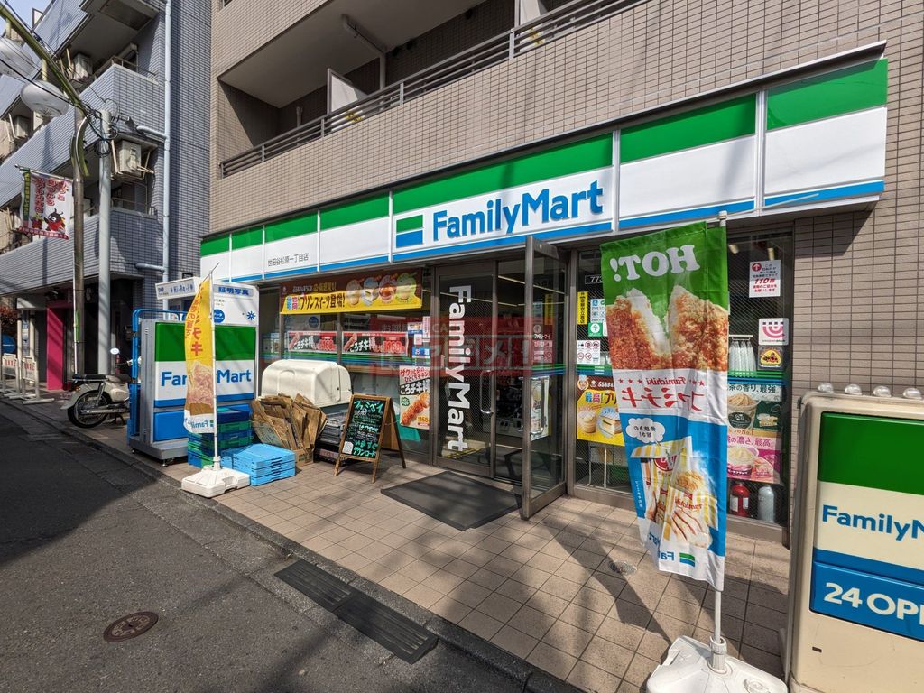 コンビニ　ファミリーマート世田谷松原一丁目店（コンビニ）まで220m