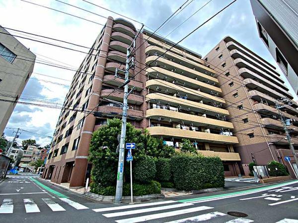 建物外観　オートロック完備