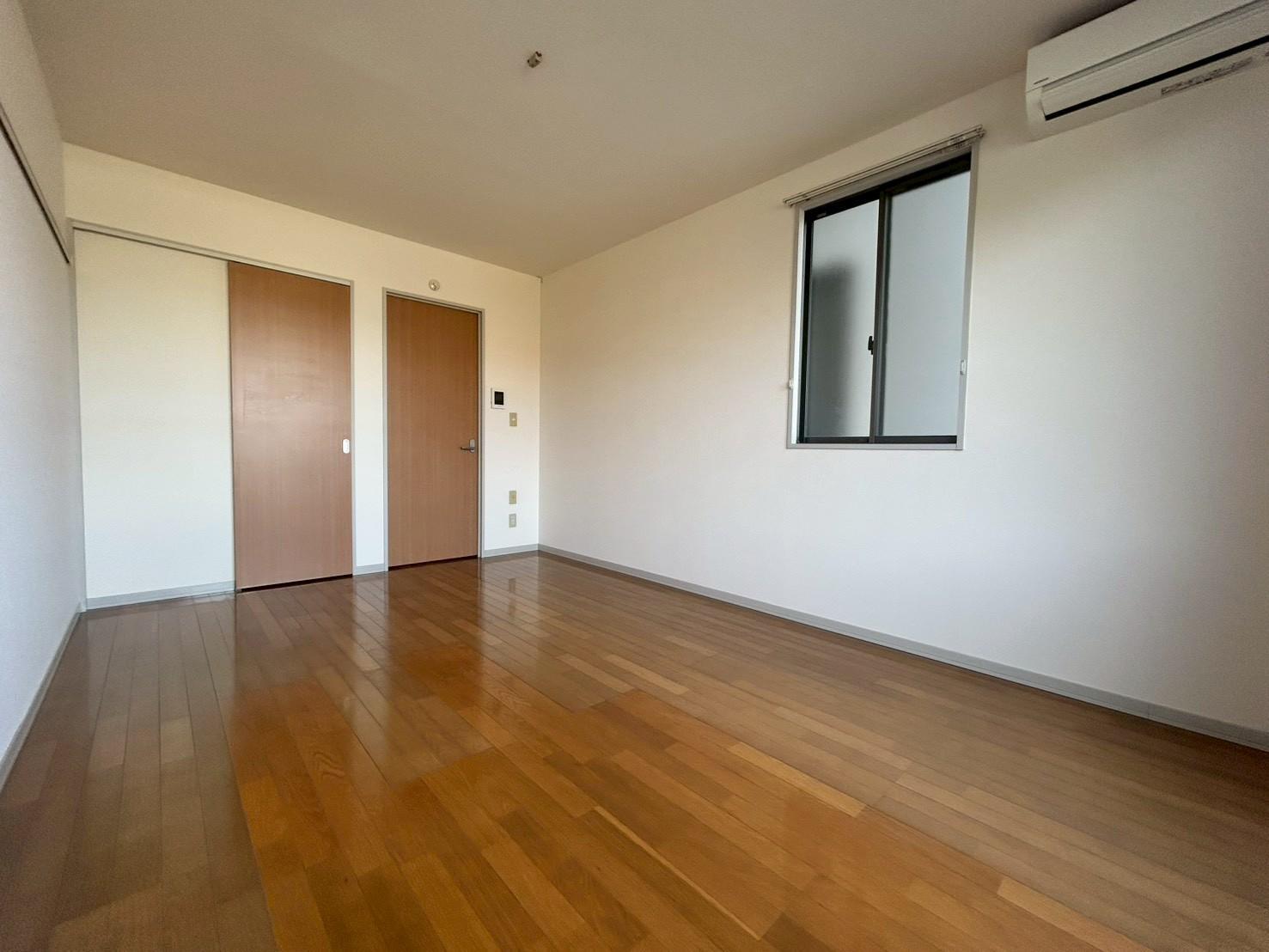 居室・リビング　洋室8.3帖の広々としたお部屋です