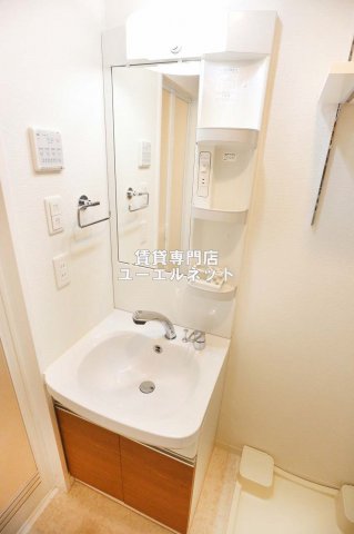 洗面設備　清潔感ある独立洗面台で毎日気持ちよく♪