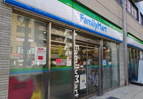 コンビニ　ファミリーマート 黄金町駅北店（コンビニ）まで574m