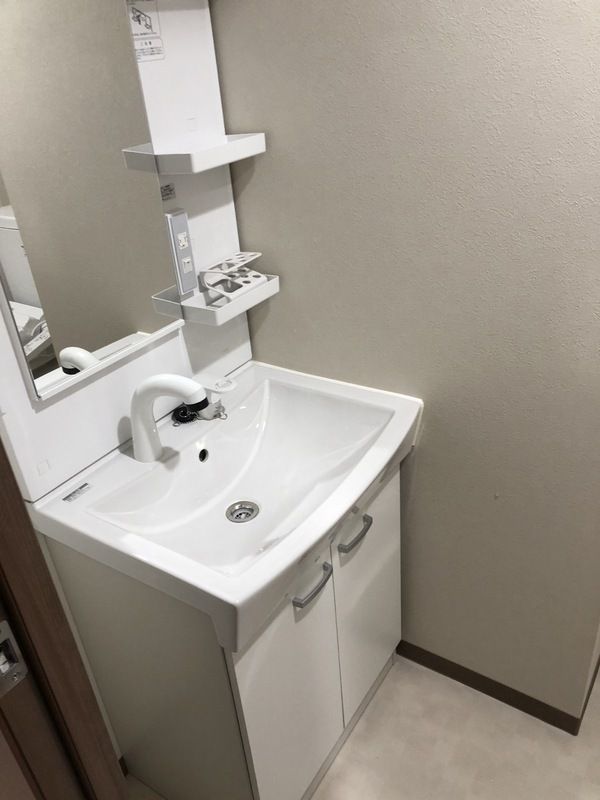 洗面設備　ゆったりとスペースのある洗面所