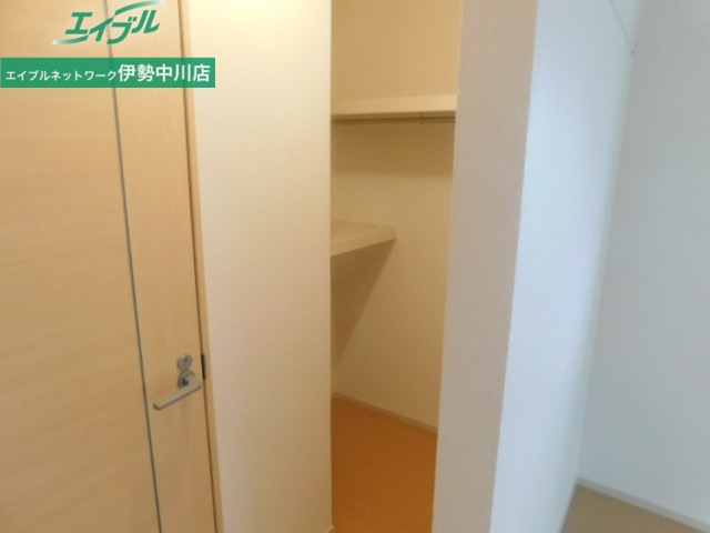 収納　同型参考写真