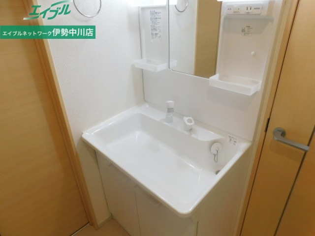 洗面設備　同型参考写真