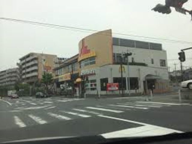 飲食店　マクドナルド港北ニュータウン中川店（飲食店）まで757m