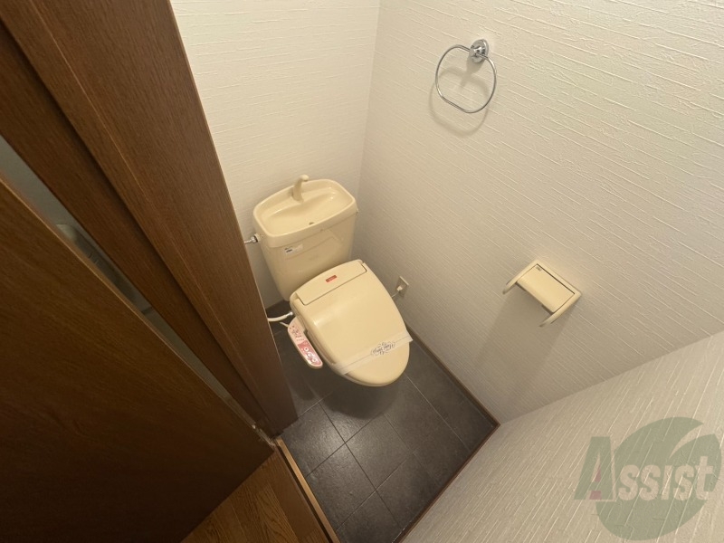 トイレ　こちらはトイレです。清潔感があり、安心して使用できます。
