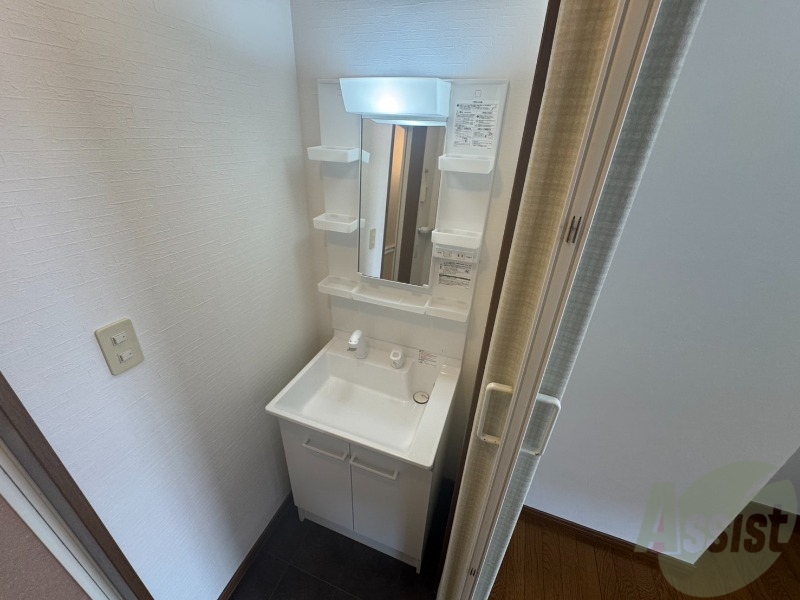 洗面設備　こちらに洗面台があります。朝の洗顔はこちらで。