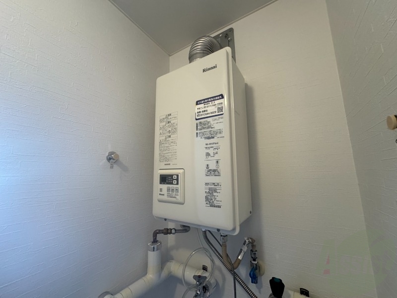 その他設備　給湯器です。操作しやすいパネルになってます。