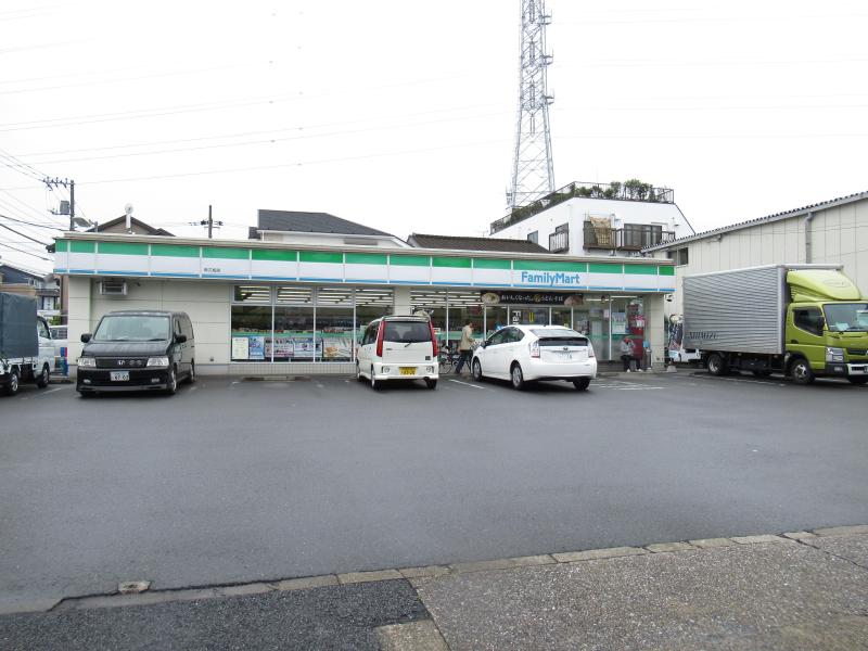 コンビニ　ファミリーマート（コンビニ）まで385m