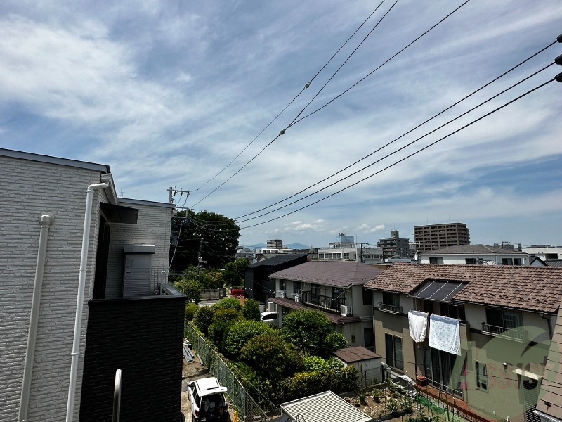 バルコニー　バルコニーがあるので洗濯物は外に干せそうですね～