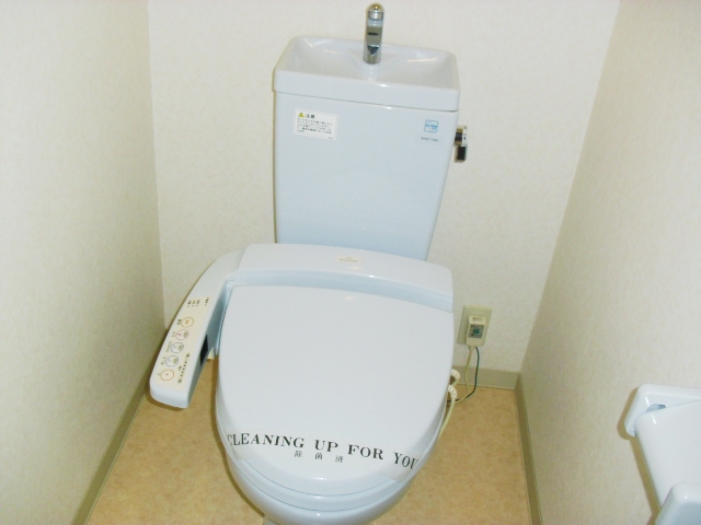 トイレ　同物件別号室のものです。