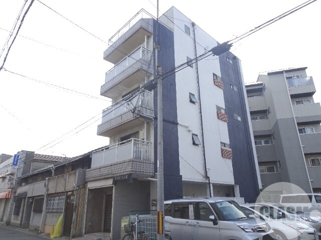 建物外観　鉄骨造のマンション♪
