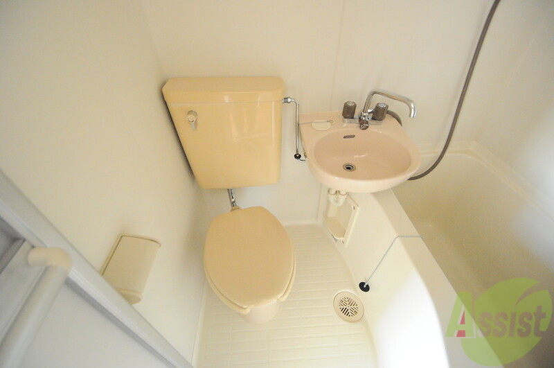 トイレ　スタンダードなトイレは清潔感があって、リラックス出来ます。