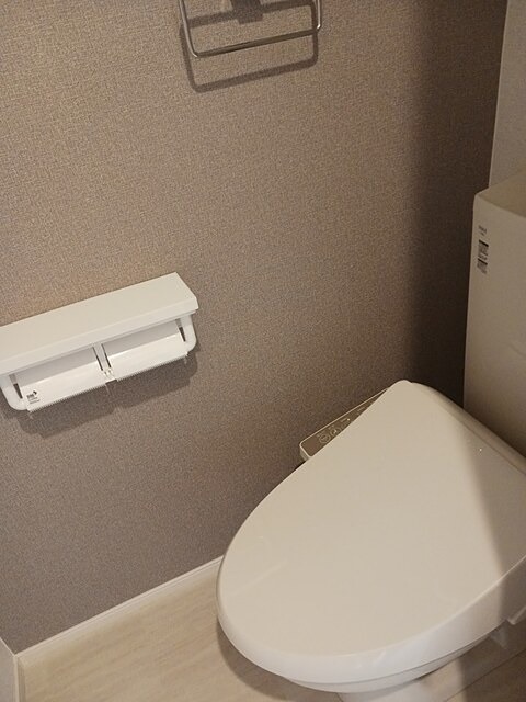 トイレ　温水洗浄便座です。