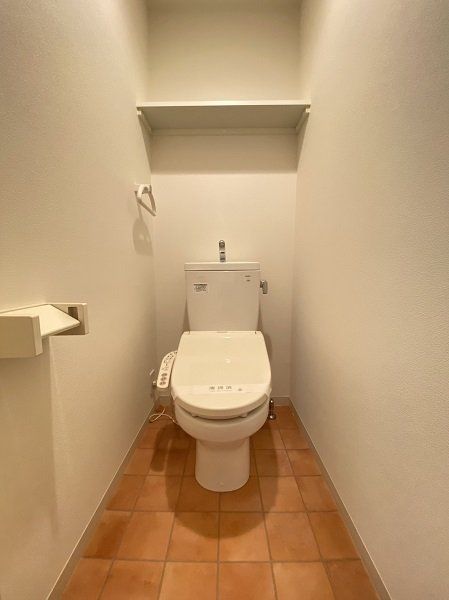 トイレ　※代表タイプの写真のため実際と異なる場合がございます