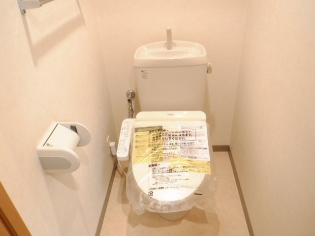 トイレ　他のお部屋の参考写真となります。
