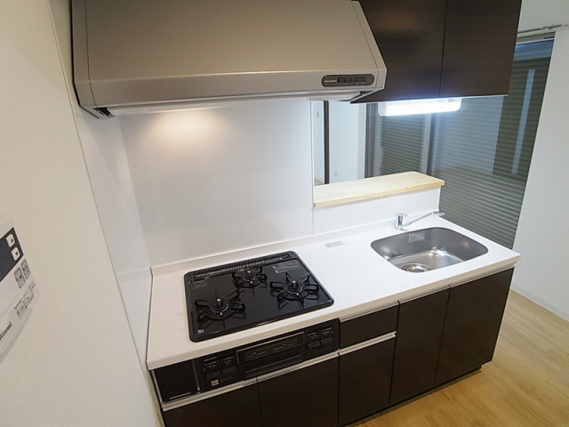 キッチン　カウンターキッチン。システム３口ガスコンログリル付き。