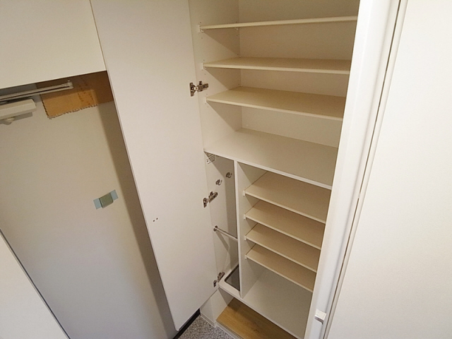 玄関　大きなシューズＢＯＸですね