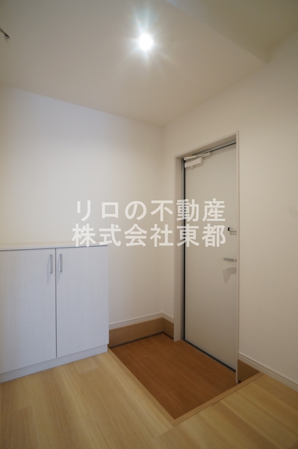 玄関　玄関には下駄箱があるのでスッキリとした空間を保てます