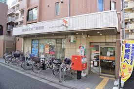郵便局　練馬東大泉三郵便局（郵便局）まで831m