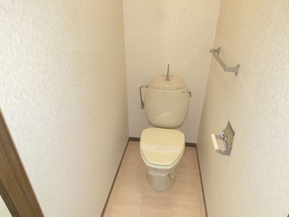 トイレ　上下２段収納です