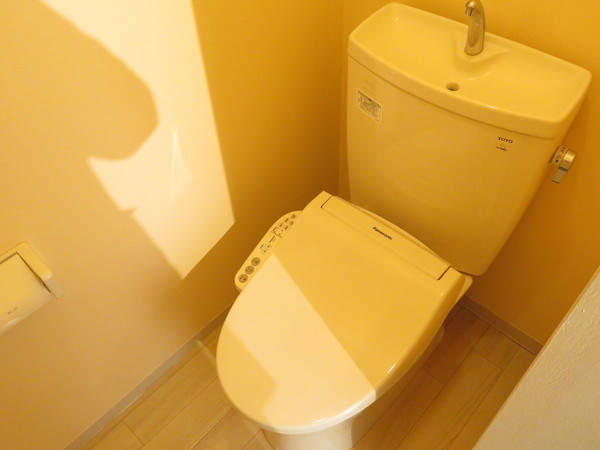 トイレ　ウォシュレット付き