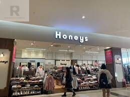 ショッピングセンター　ハニーズイオンタウン小阪店（ショッピングセンター）まで361m