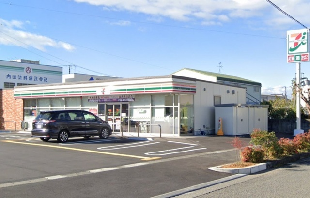 コンビニ　セブンイレブン高知北久保店（コンビニ）まで326m